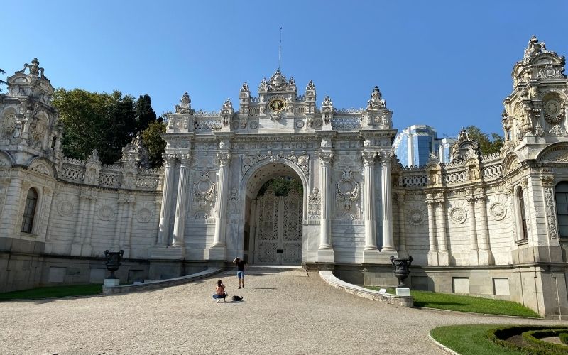 Dolmabache Palace Gates white brick, concrete and gold flourishes. 