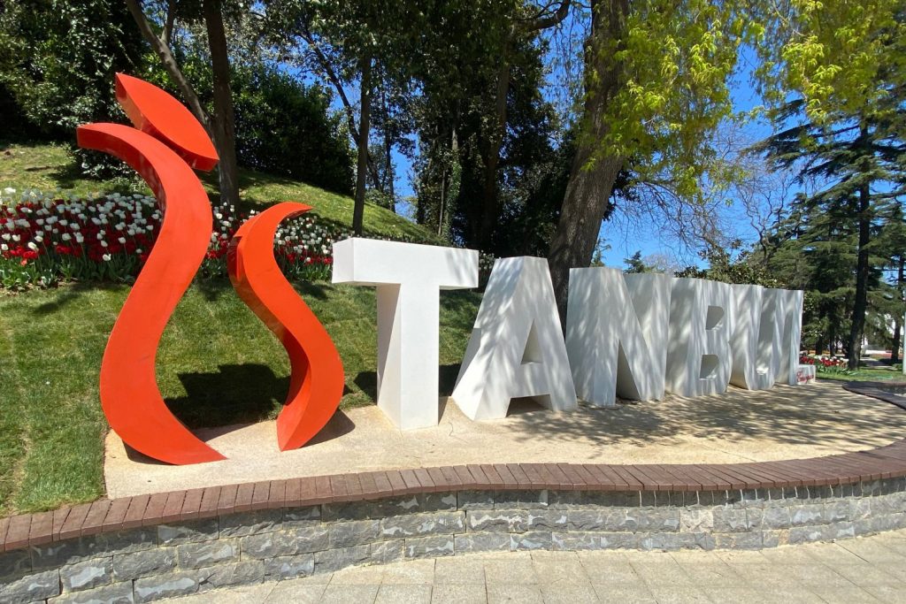 Istanbul Sign with the IS making the shape of a tulip