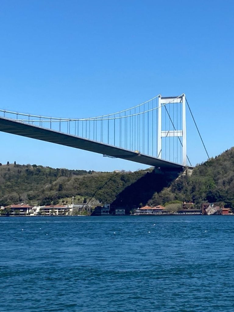 Bridge in Istanbul that spans the bosphorus, connecting the European and Asian sides of Turkey