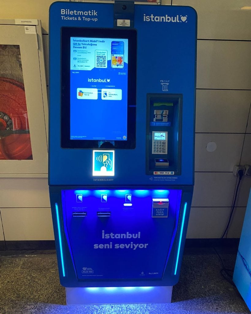 A machine that dispenses Istanbul transportation cards.